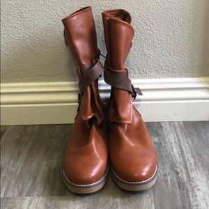 Brown boots - Size 8